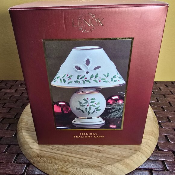 Lenox Christmas Holiday 8" Tea Light Lamp Holly Berry Design - Picture 1 of 7